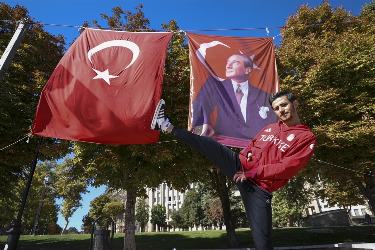 Paris 2024 Paralimpik Oyunları'nda altın madalya kazanarak tarihe geçen para milli tekvandocu...