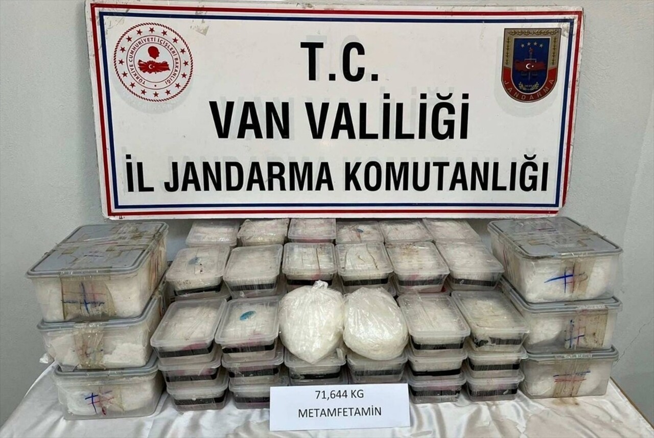 Van'da düzenlenen operasyonlarda 71 kilo 629 gram uyuşturucu ele geçirildi, 15 şüpheli gözaltına...