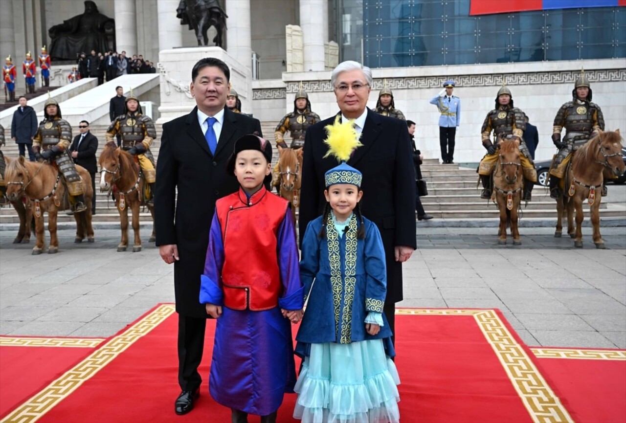 Kazakistan Cumhurbaşkanı Kasım Cömert Tokayev (sağda), resmi ziyaret kapsamında geldiği...