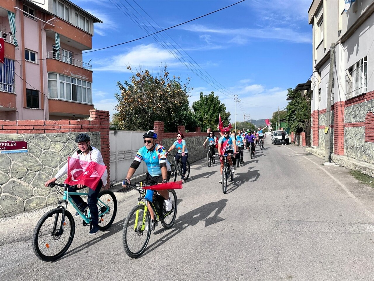 Hatay'ın Erzin ilçesinde doğaseverler, 29 Ekim Cumhuriyet Bayramı etkinlikleri kapsamında 5...