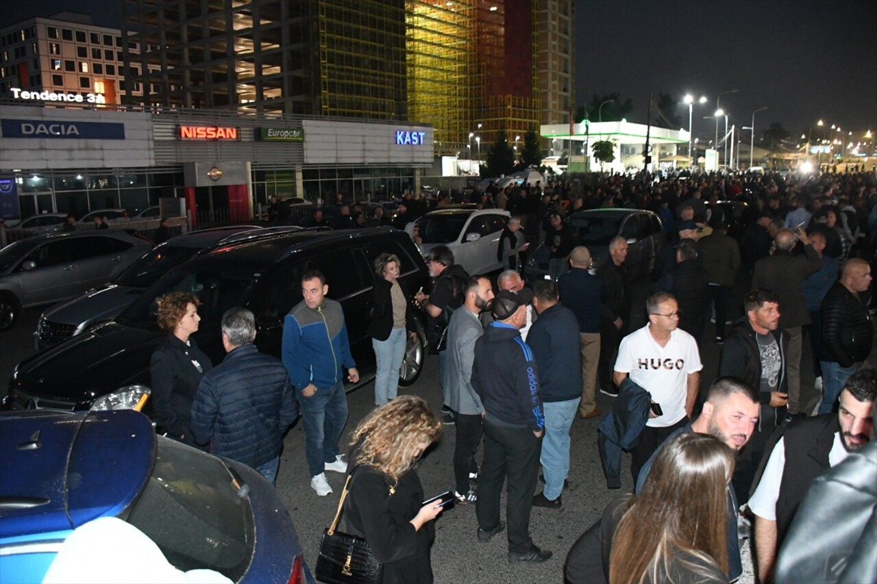 Arnavutluk'ta ana muhalefet partisi Demokratik Partinin (PD) çağrısıyla hükümet karşıtı protesto...