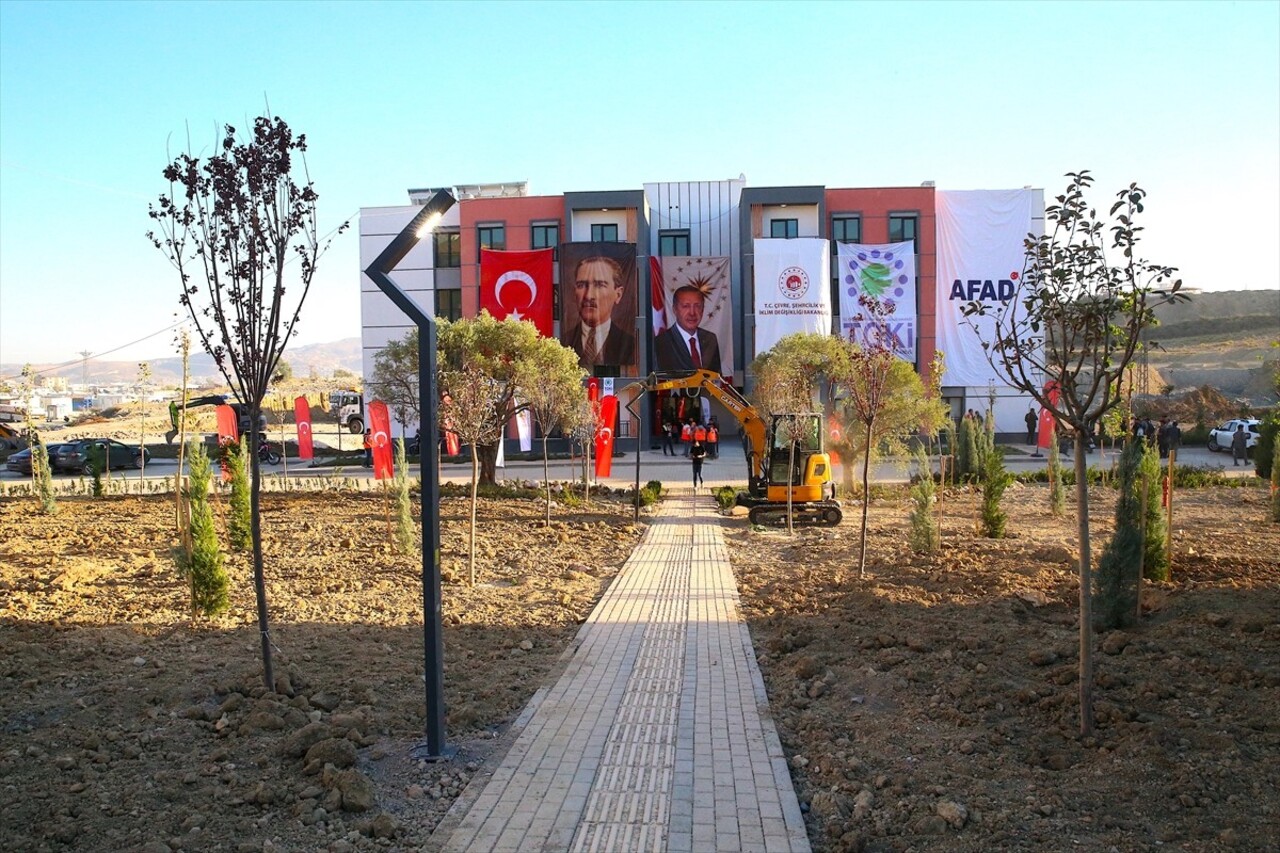 Hatay'da 6 Şubat 2023'teki depremlerde evleri yıkılan veya hasar gören vatandaşların yeni...