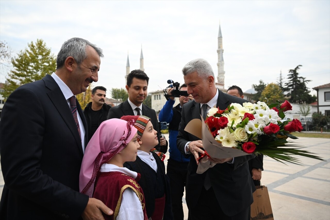 Ticaret Bakanı Ömer Bolat, Edirne Valiliğini ziyaret etti. Balkan İş ve Yatırım Forumu'na katılmak...