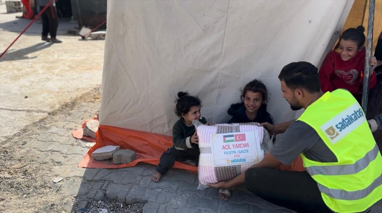 Sadakataşı Derneği, İsrail'in saldırıları altındaki Gazze'nin Cibaliye bölgesine acil insani...