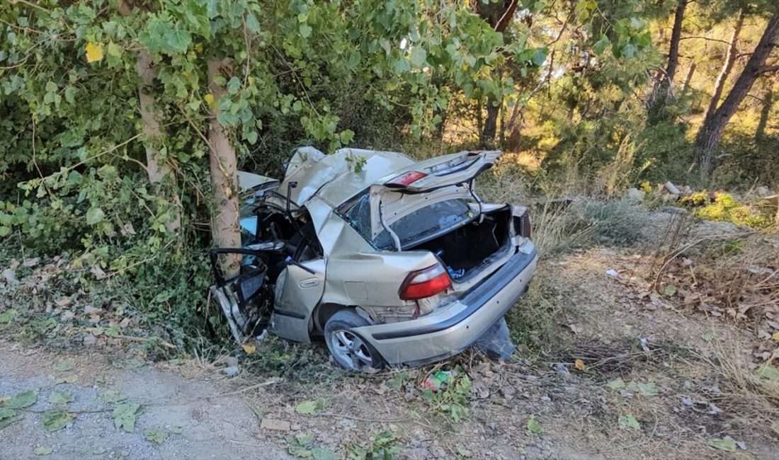 Manavgat’ta sürücüsünün kontrolünü kaybettiği