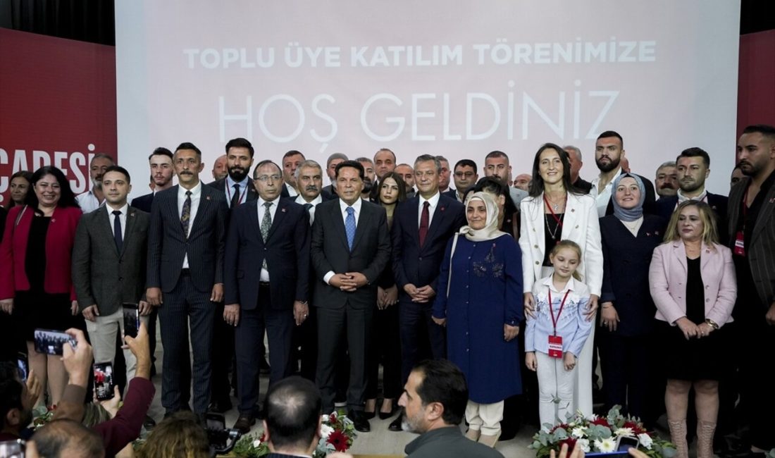 Özgür Özel, İstanbul'da düzenlenen