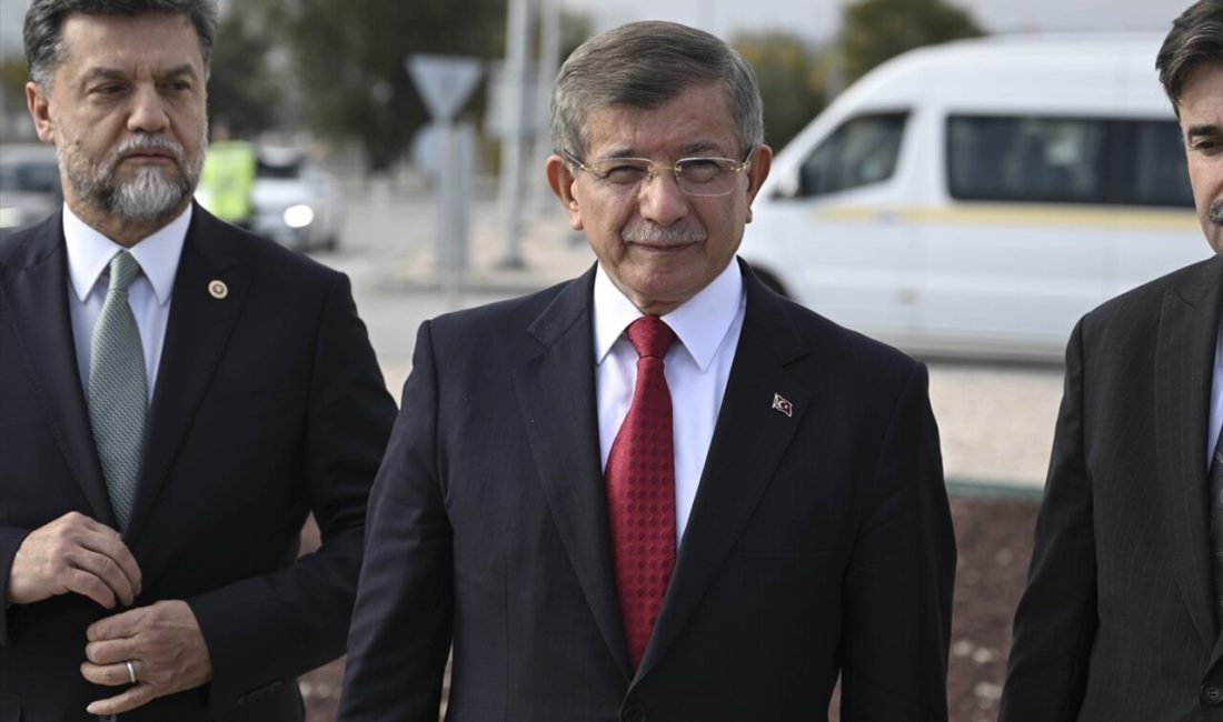 Gelecek Partisi lideri Davutoğlu,