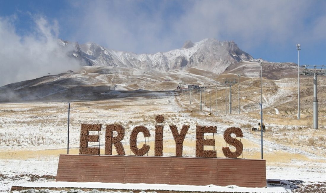 Erciyes Kayak Merkezi'nde kar