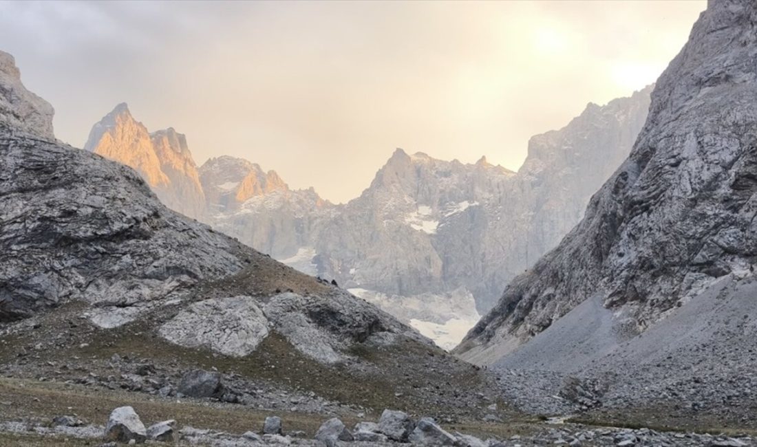 Hakkari'de 10 dağcı, zorlu