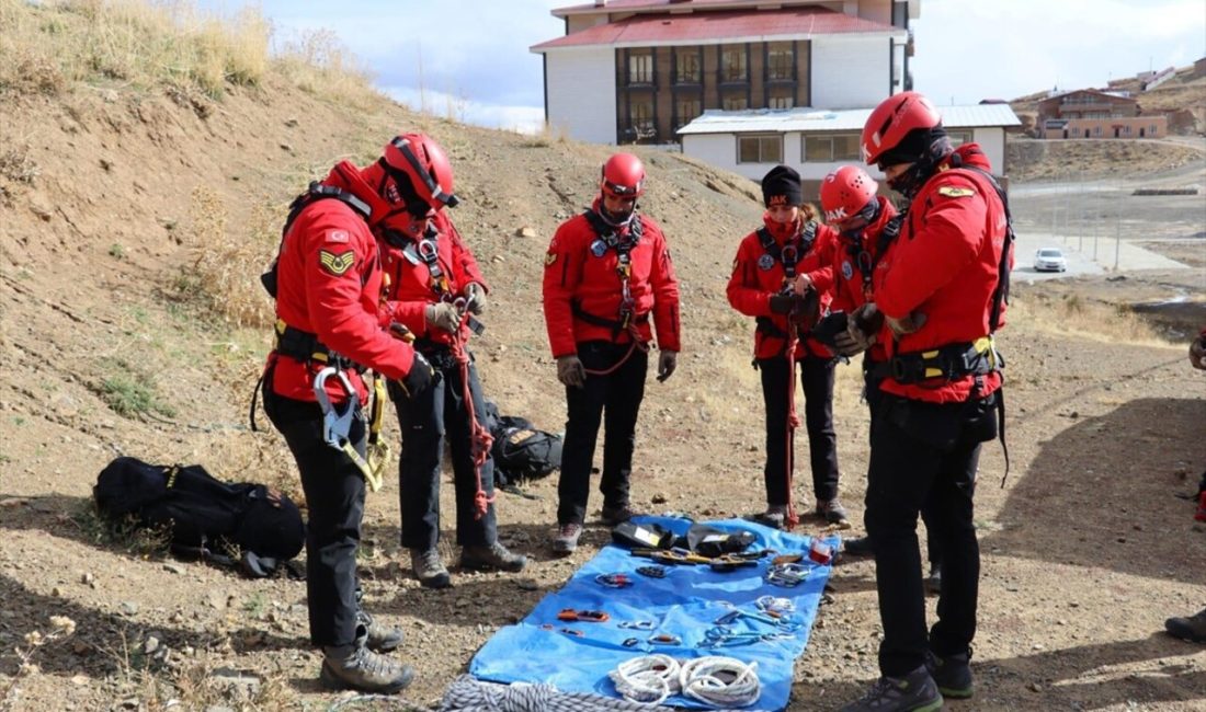 JAK timi, Hakkari'de kayak