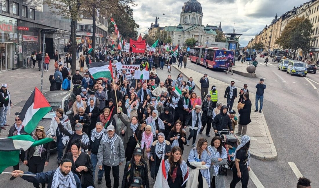 Stockholm'de düzenlenen protestoda, İsrail'in