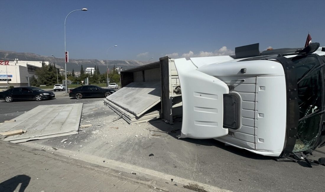 Kahramanmaraş'ta beton blok taşıyan