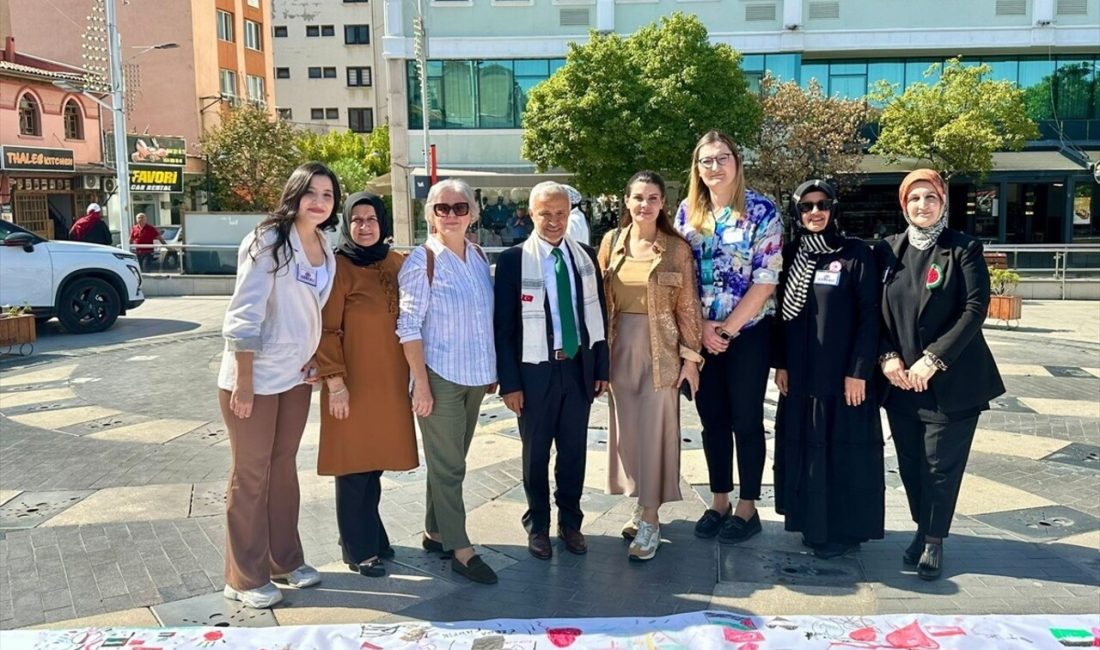 Manisa'da, Filistinli çocuklar için