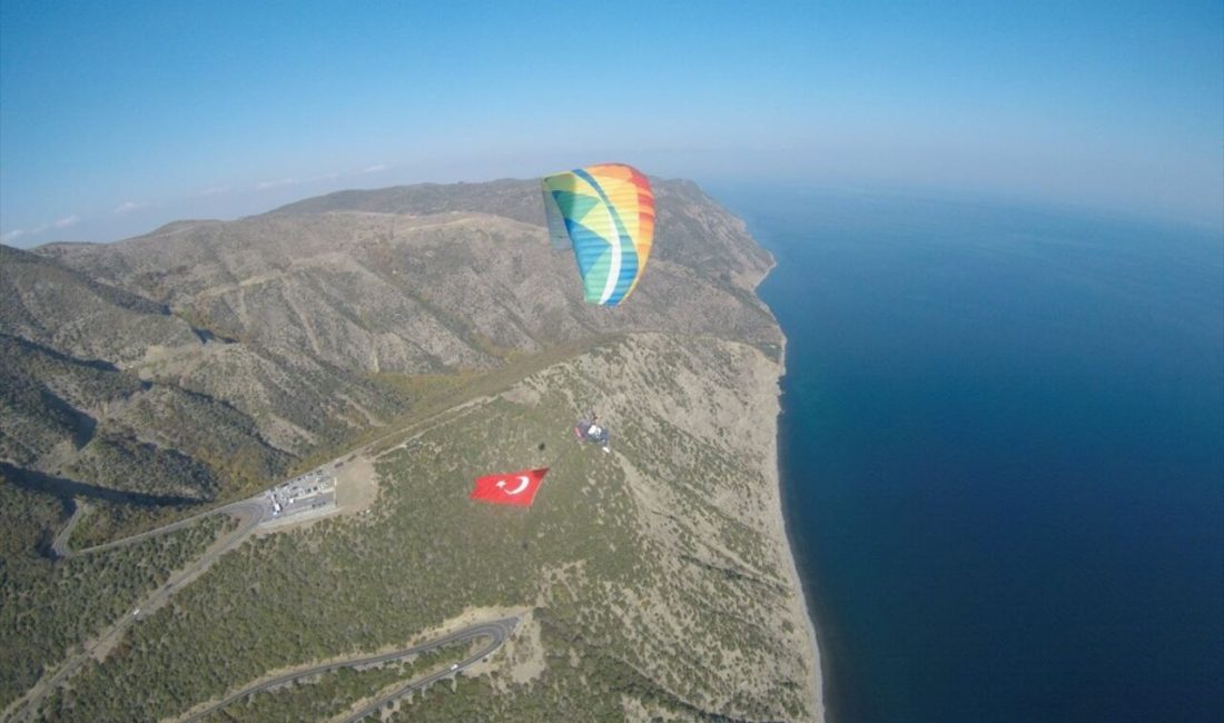 Yamaç paraşütçüleri, Cumhuriyet Bayramı'nı