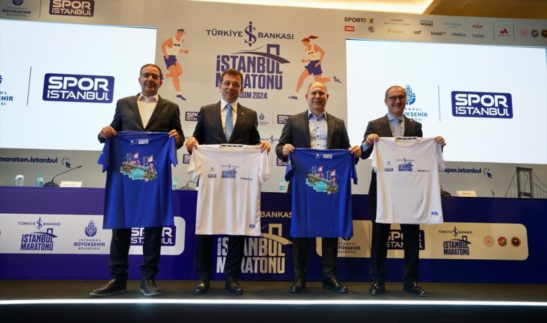 İstanbul Maratonu'nun tanıtımında konuşan