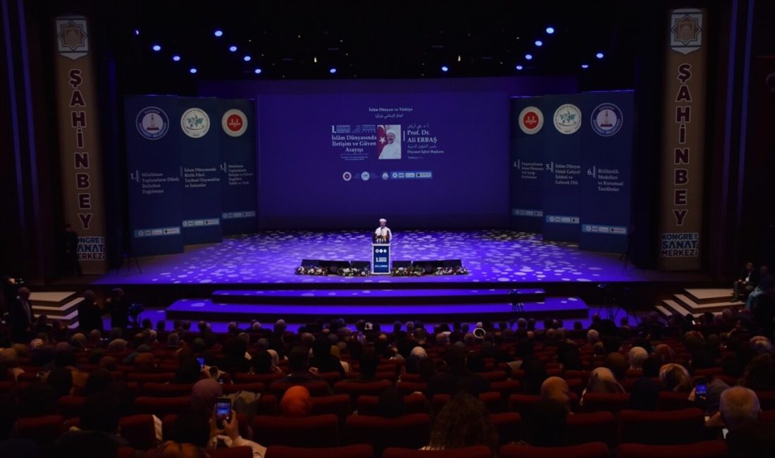 Gaziantep'te düzenlenen forumda İslam