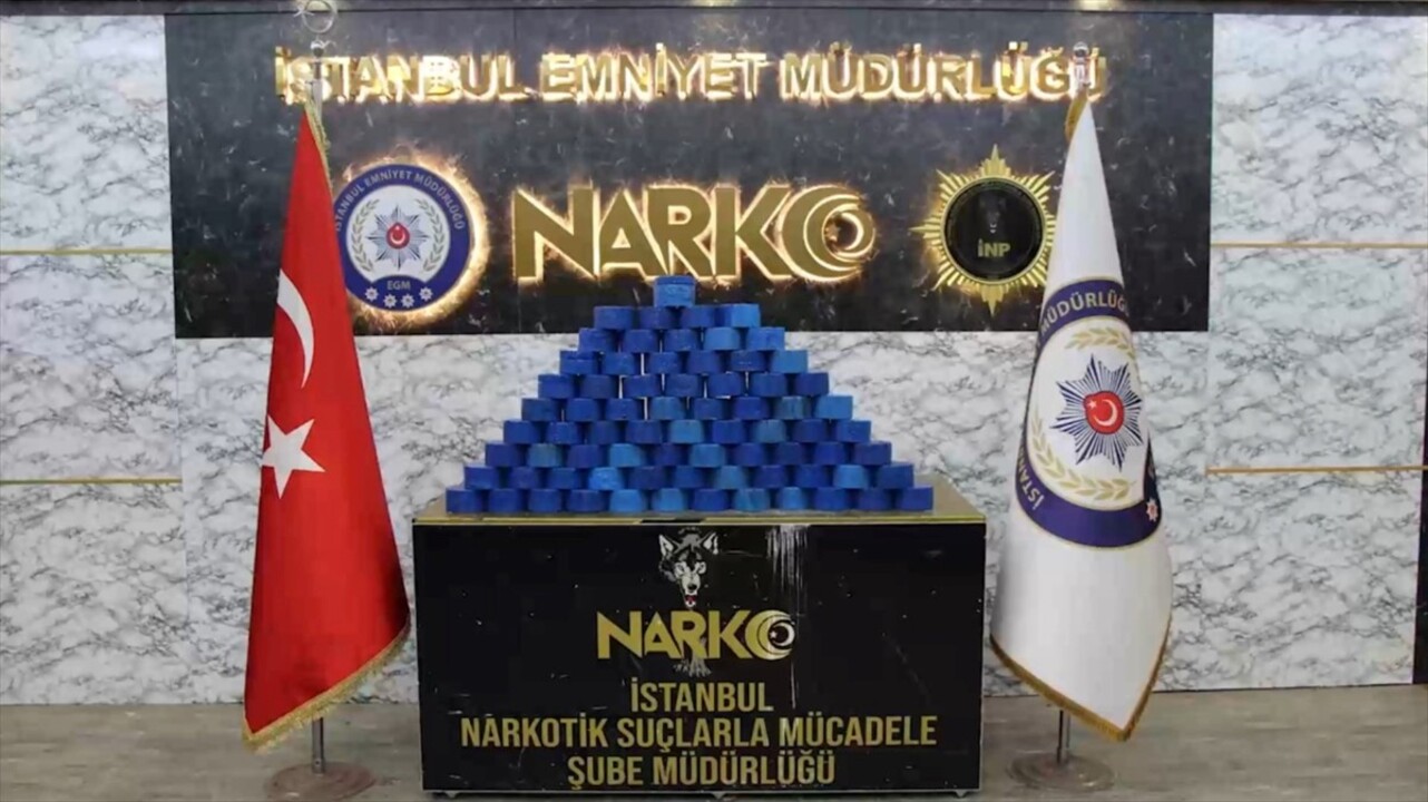 Emniyet Müdürlüğü Narkotik Şubesi ekipleri tarafından uyuşturucu satıcılarına yönelik düzenlenen...