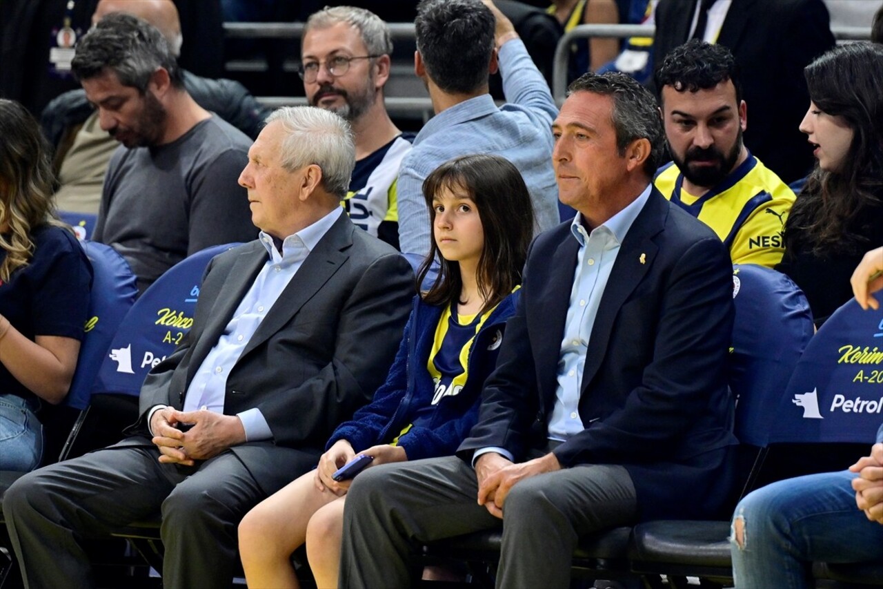 Fenerbahçe Kulübü Başkanı Ali Koç (sağda) ile eski başkan Aziz Yıldırım (solda), THY Avrupa...