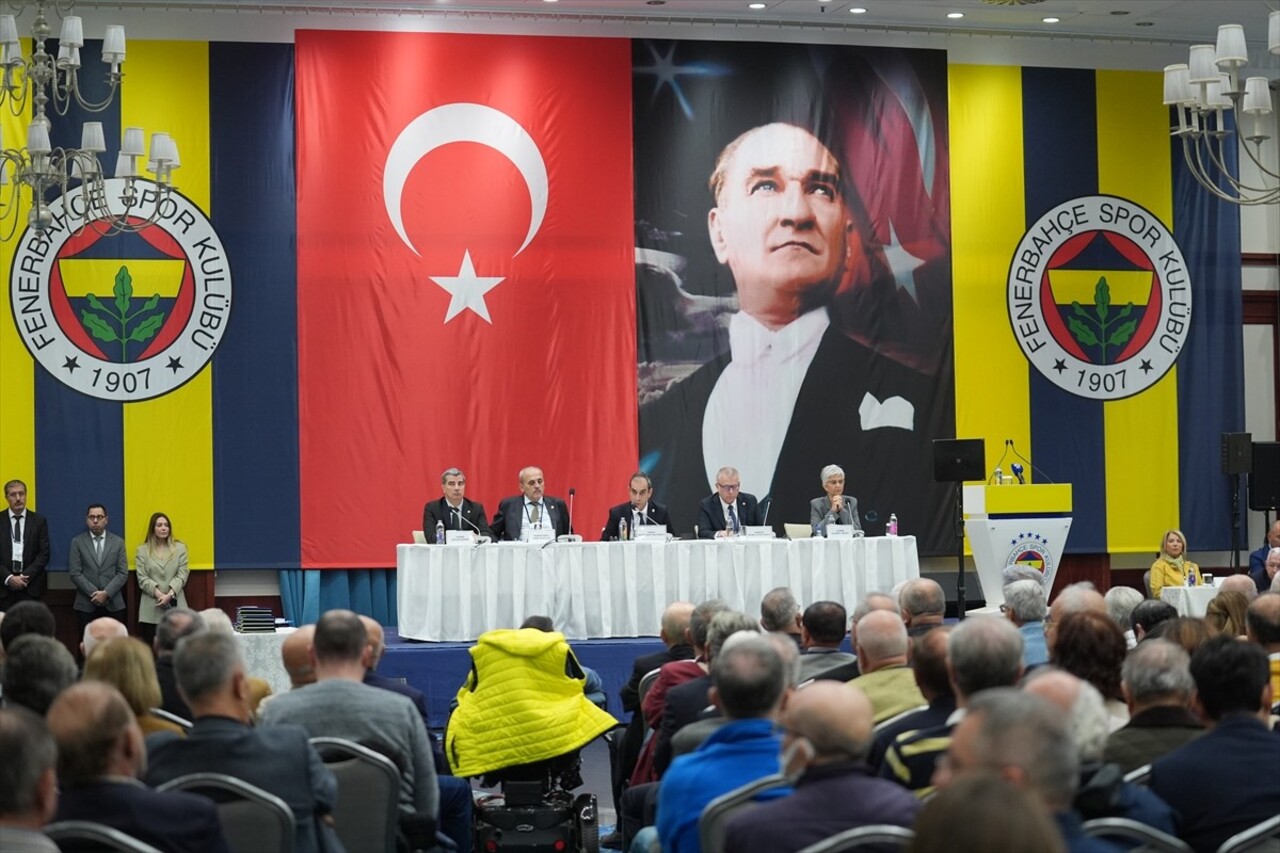 Fenerbahçe Kulübü Yüksek Divan Kurulu (YDK) toplantısı başladı. Kalamış'ta bulunan Fenerbahçe...