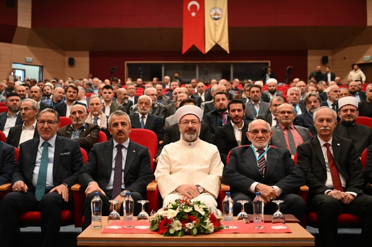 Diyanet İşleri Başkanı Ali Erbaş (ortada), Edirne Valiliğinin desteği, Trakya Üniversitesinin ev...