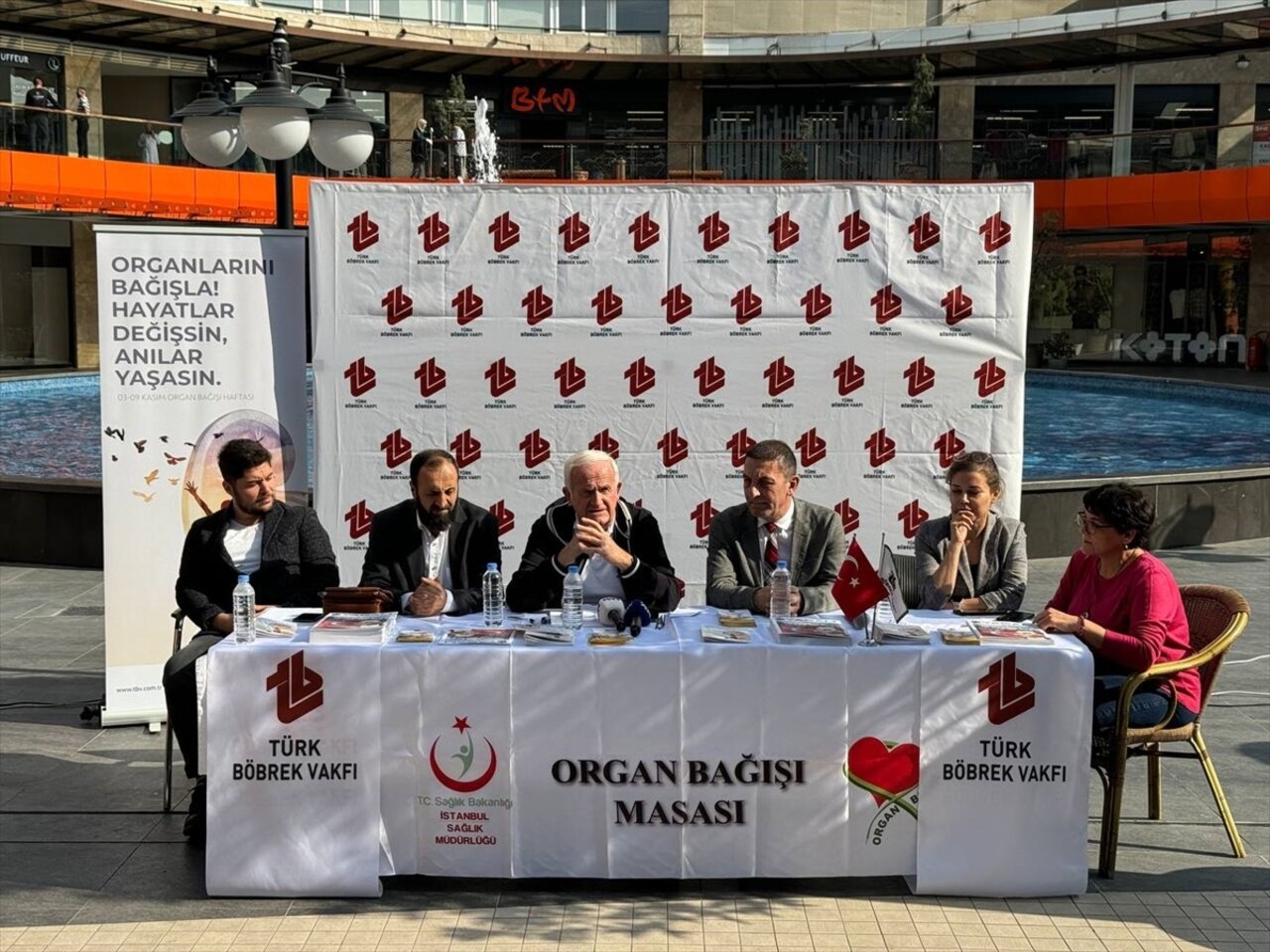 Türk Böbrek Vakfınca, 3-9 Kasım Organ Bağışı Haftası kapsamında Bağcılar'da düzenlenen etkinlikle...