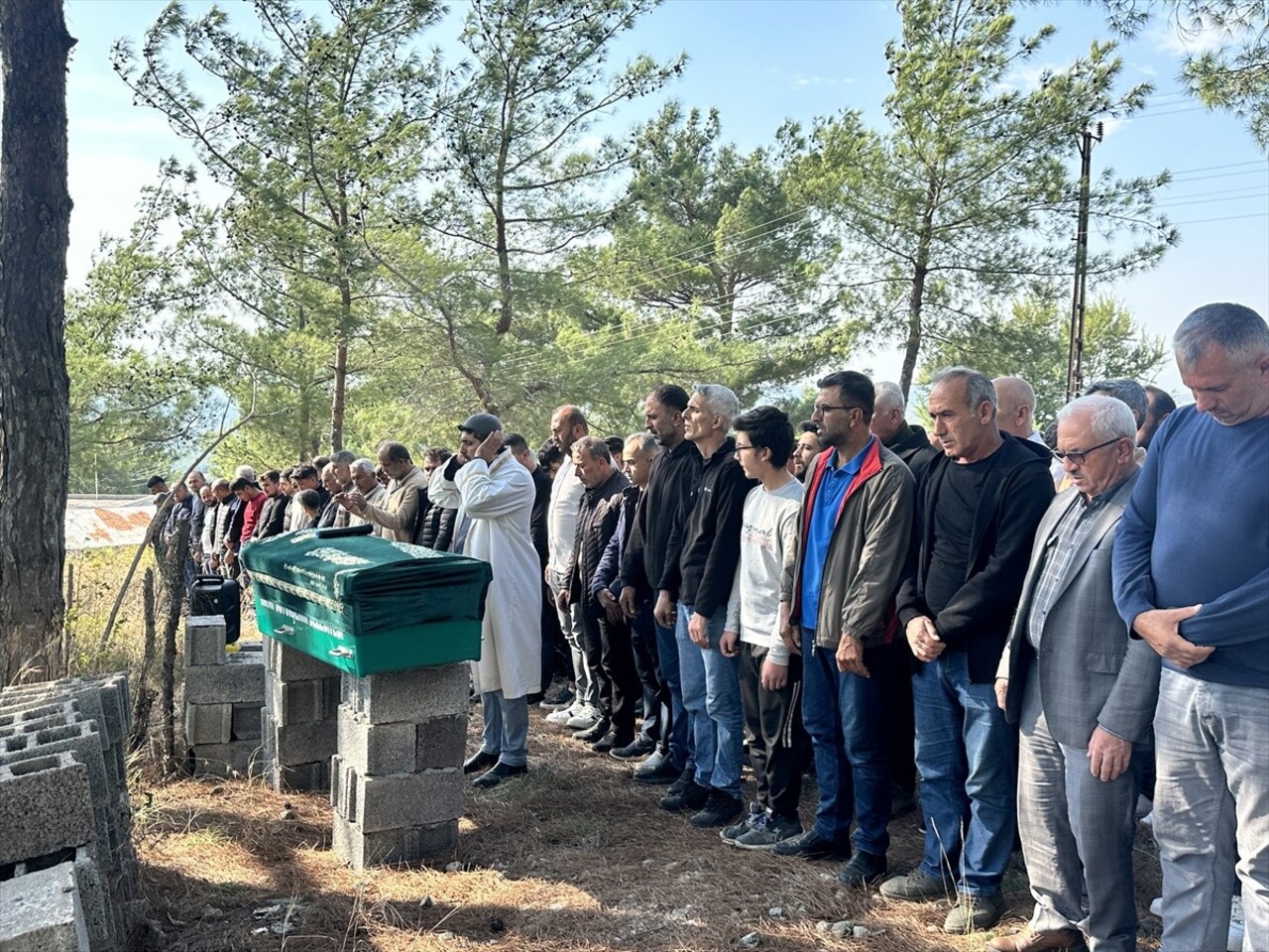 Hatay'ın Dörtyol ilçesinde, geçirdiği trafik kazasının ardından tedavi gördüğü hastanede beyin...