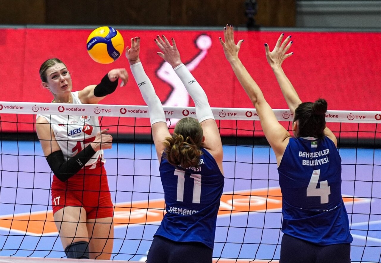 Vodafone Sultanlar Ligi 7. haftasında Aras Kargo ile Bahçelievler Belediyespor Atatürk Voleybol...