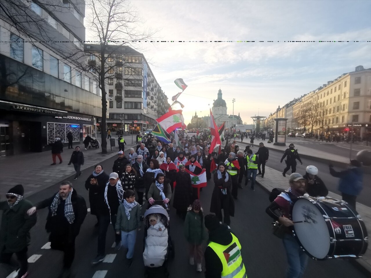 İsveç'in başkenti Stockholm'de yüzlerce gösterici, İsrail'in Gazze, Lübnan ve İran'a yönelik...