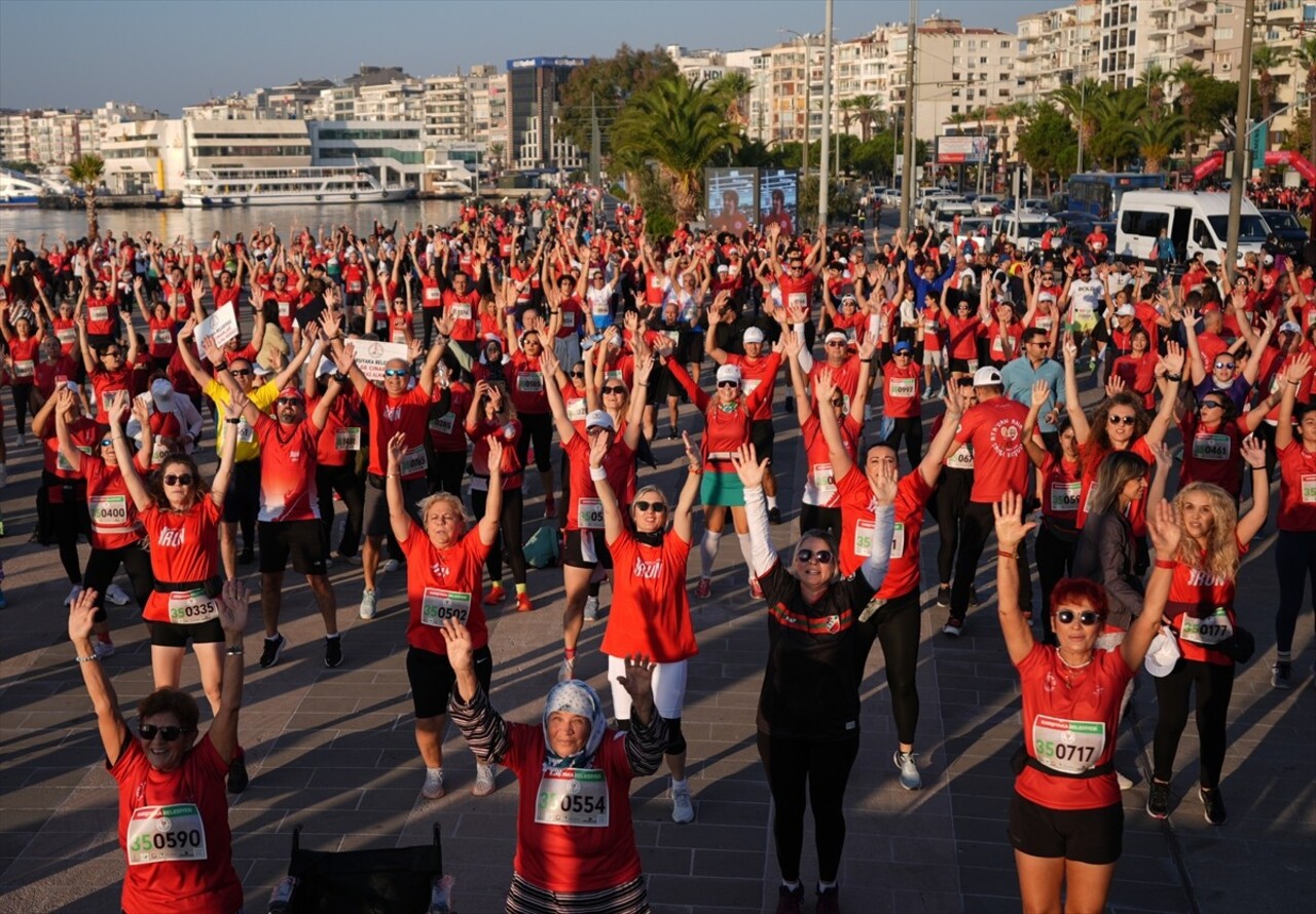 İzmir'de, Karşıyaka Belediyesi tarafından Büyük Önder Gazi Mustafa Kemal Atatürk'ün vefatının...