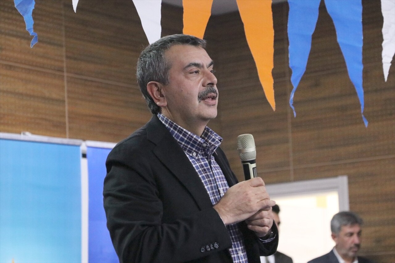 Milli Eğitim Bakanı Yusuf Tekin, Erzurum'un Pazaryolu ilçesinde "AK Parti Pazaryolu 8. Olağan İlçe...