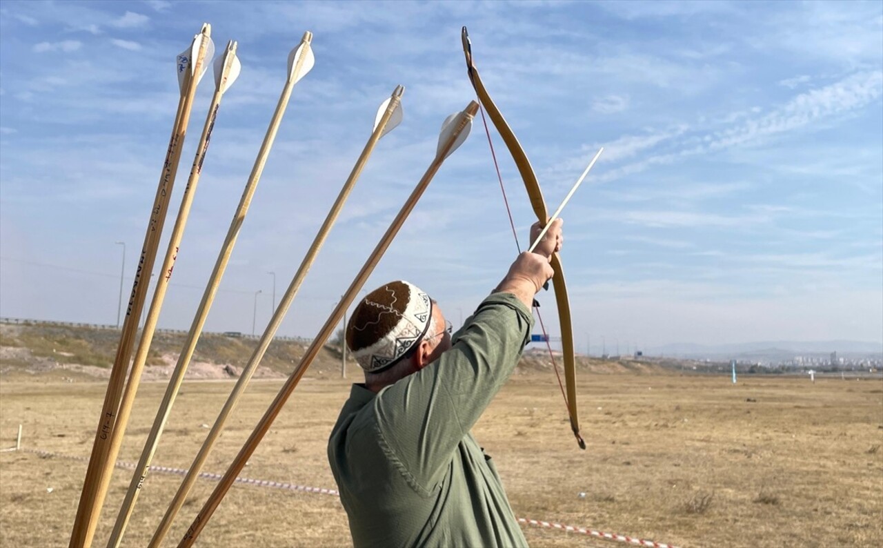 Kayseri'de, Kocasinan ilçesi Buğdaylı Hava Koşu Alanı'nda, Geleneksel Türk Okçuluğu Hava Koşusu...