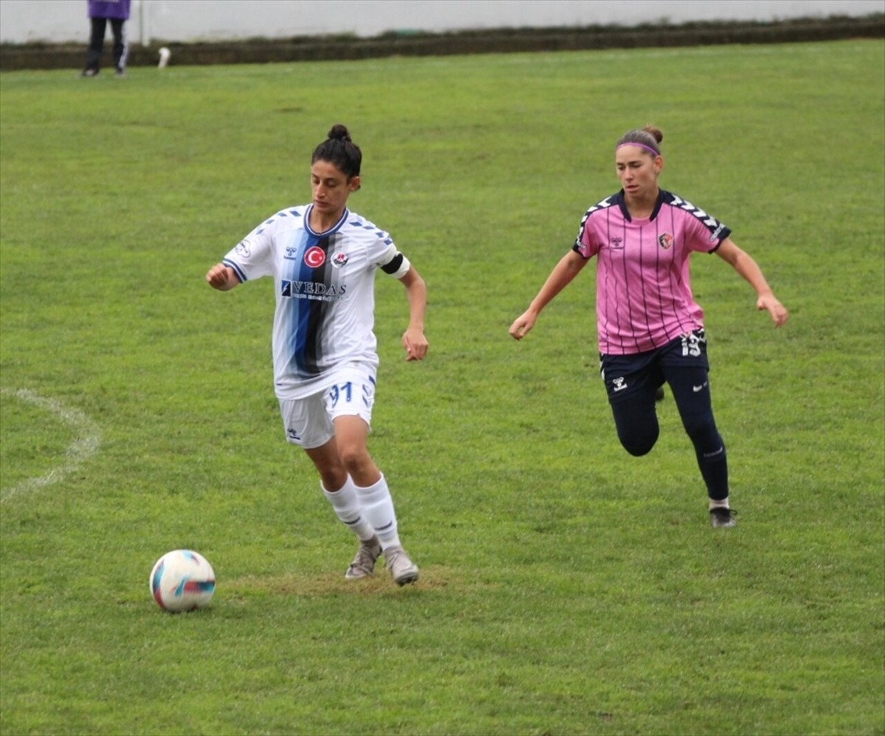 Turkcell Kadın Futbol Süper Lig'de Ünye Kadın Spor Kulübü sahasında Hakkarigücüspor ile 2-2...