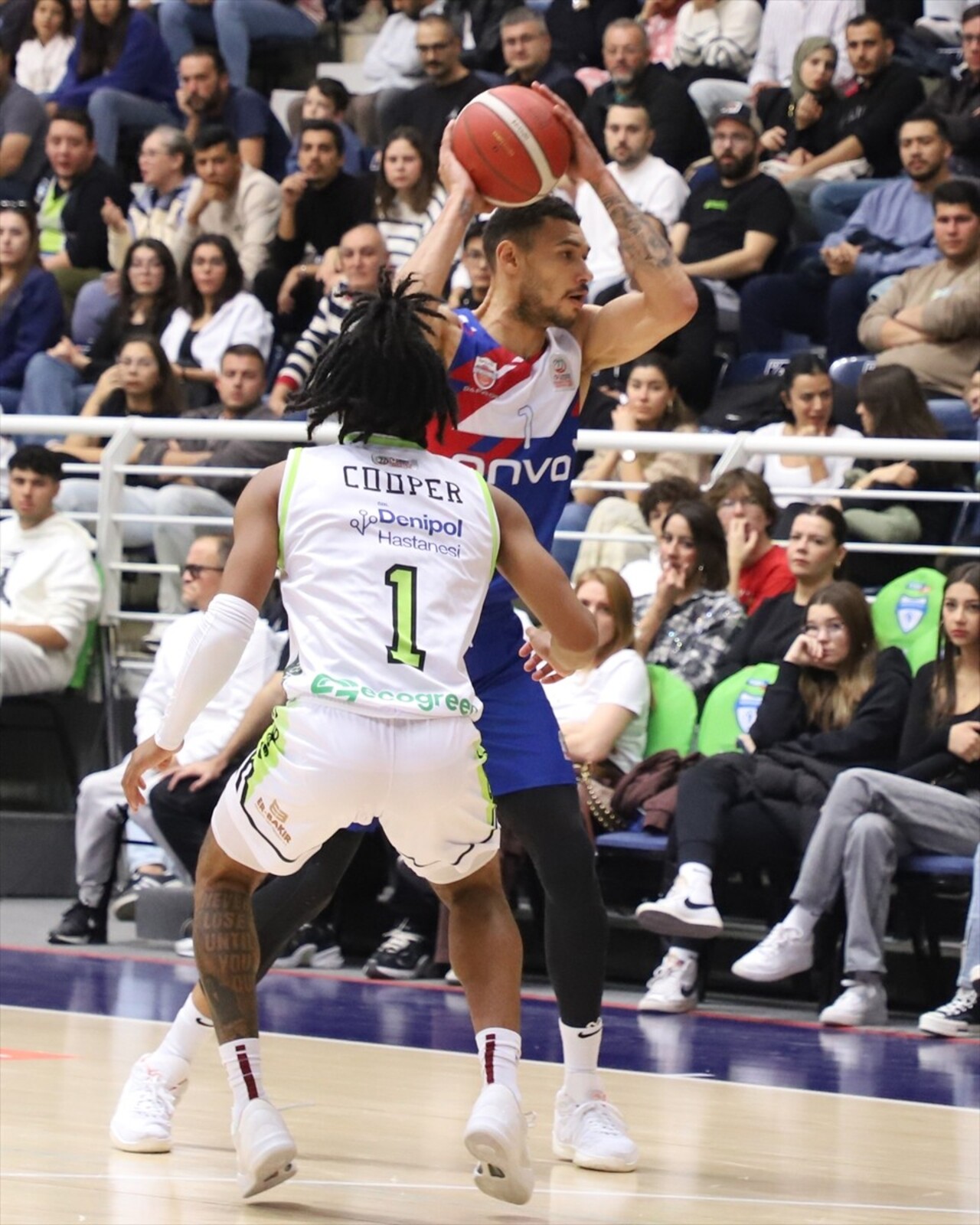 Türkiye Sigorta Basketbol Süper Ligi'nin 5. hafta maçında, Yukatel Merkezefendi Belediyesi Basket...