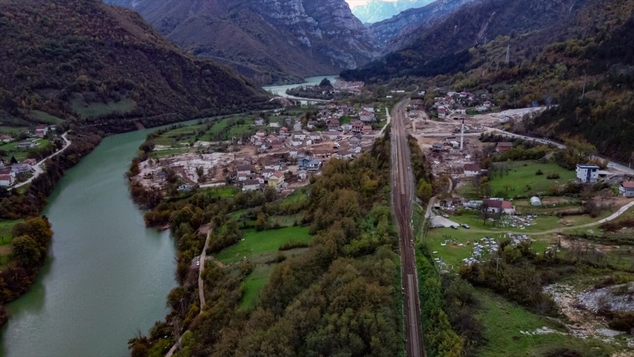 Bosna Hersek'te 4 Ekim'de yaşanan ve 27 kişinin hayatını kaybettiği sel felaketinin üzerinden 1 ay...