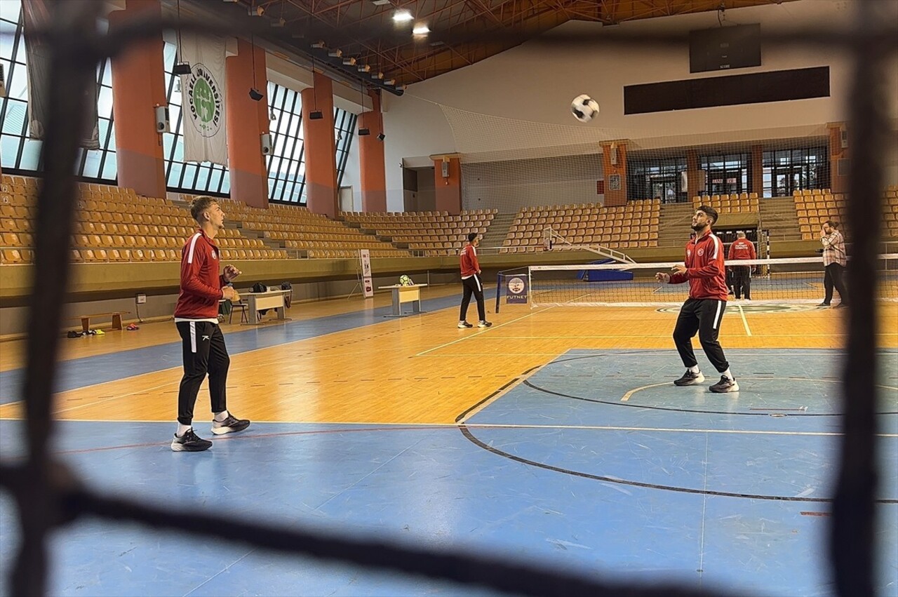 Macaristan'da Uluslararası Futnet Birliği (UNIF) tarafından 7-10 Kasım tarihlerinde düzenlenecek...