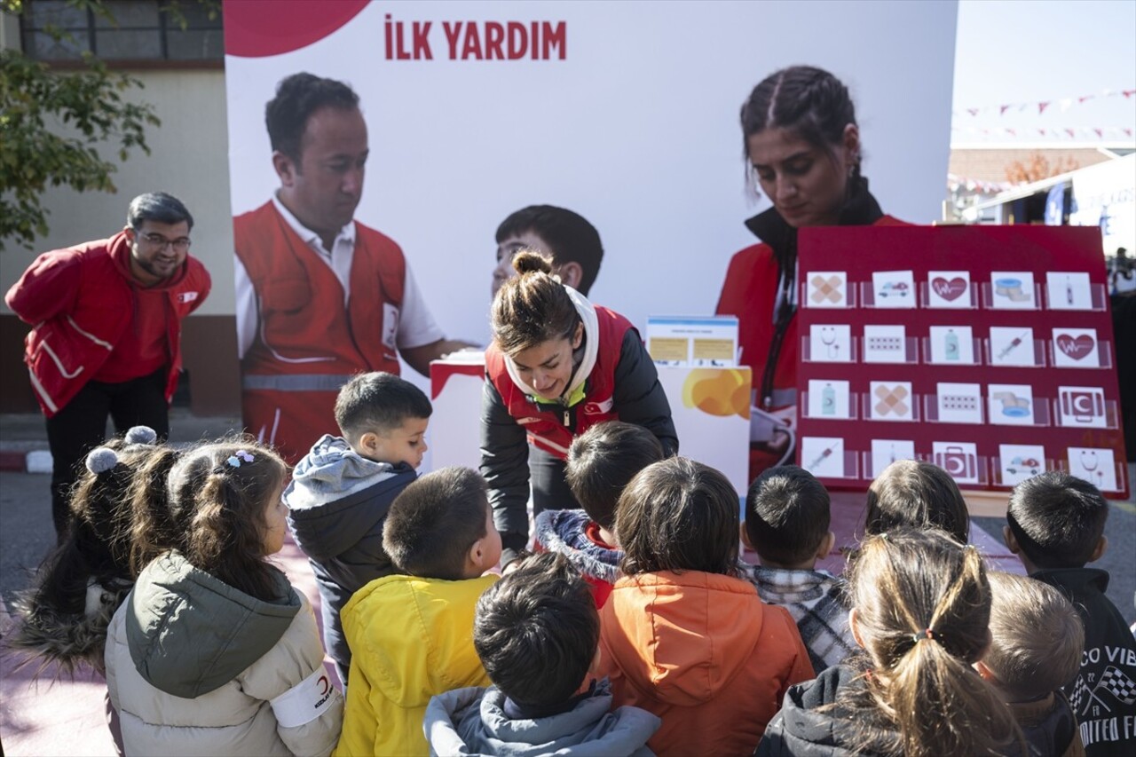 Türk Kızılayın Etimesgut yerleşkesinde her yıl Kızılay Haftası dolayısıyla kurulan "Kızılay...