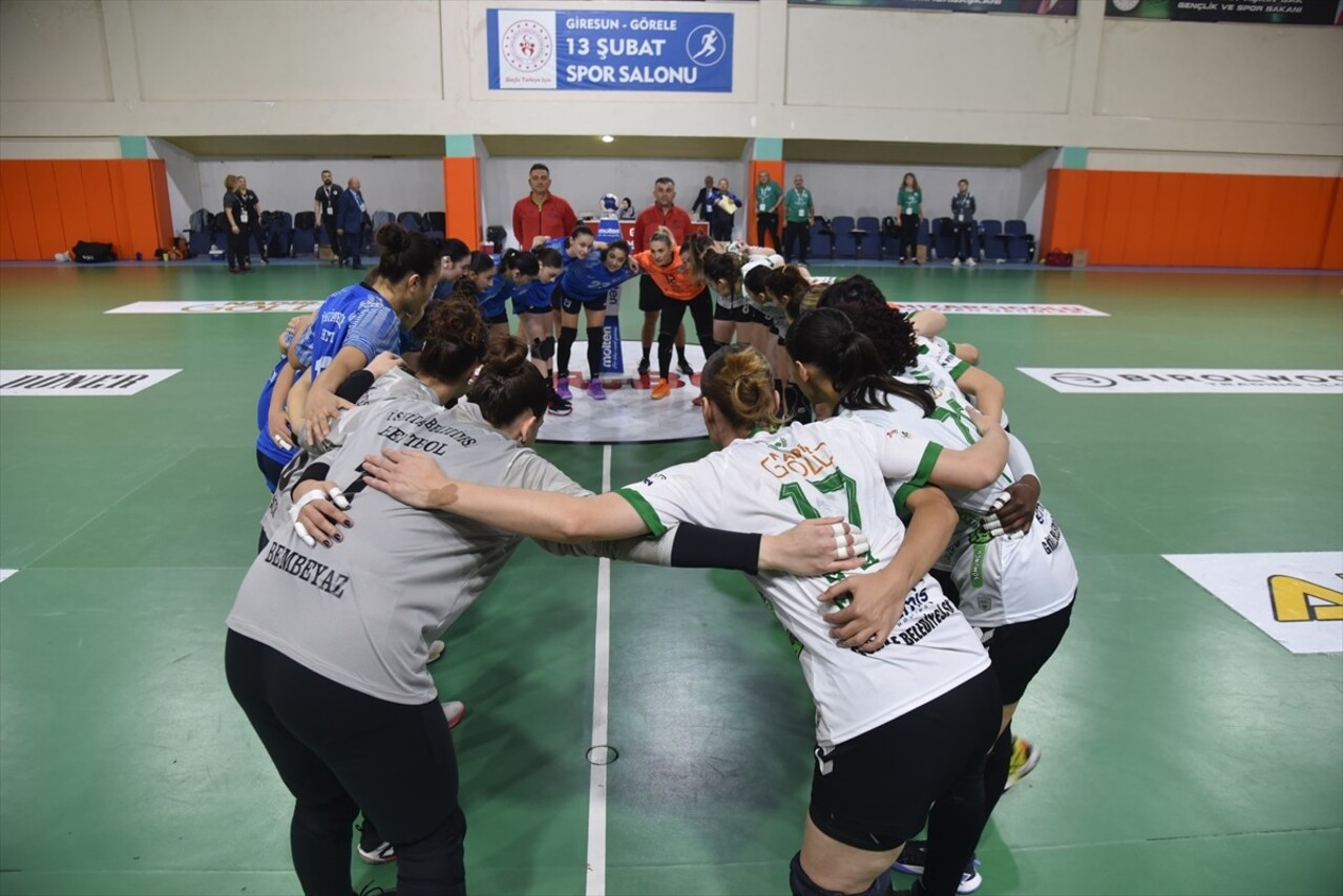 Hentbol Kadınlar Süper Lig'in 7. haftasında Görele Belediyespor ile Üsküdar Belediyespor 28-28...