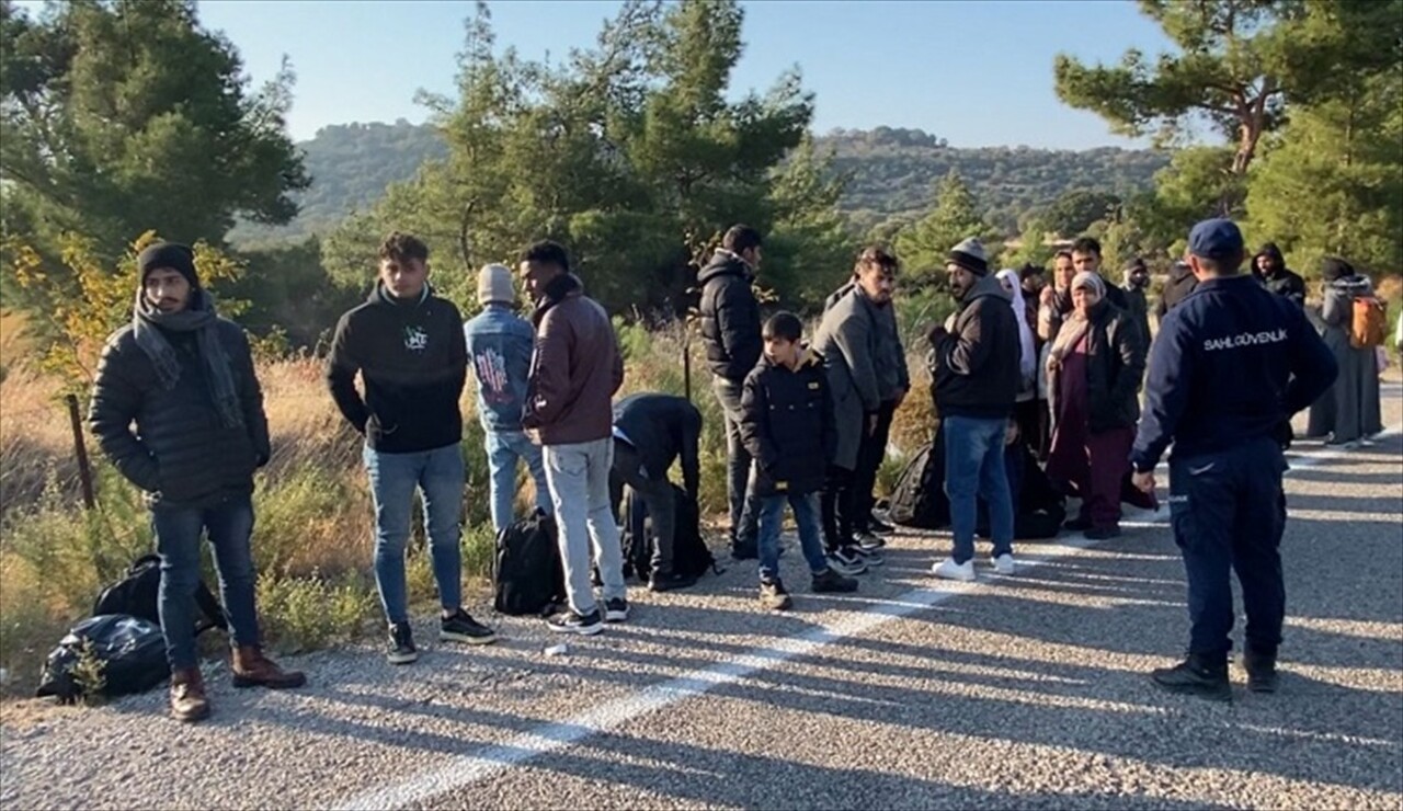 Çanakkale'nin Ayvacık ilçesinde 27 düzensiz göçmen yakalandı.