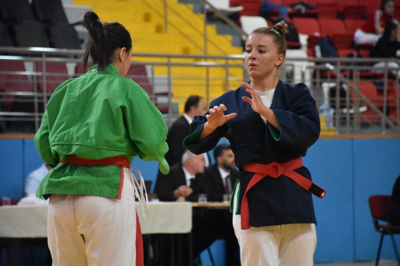 Judo ve güreşe benzerliğiyle dikkat çeken kuraşta, gerçekleştirilen turnuvalar ve çalışmalarla...