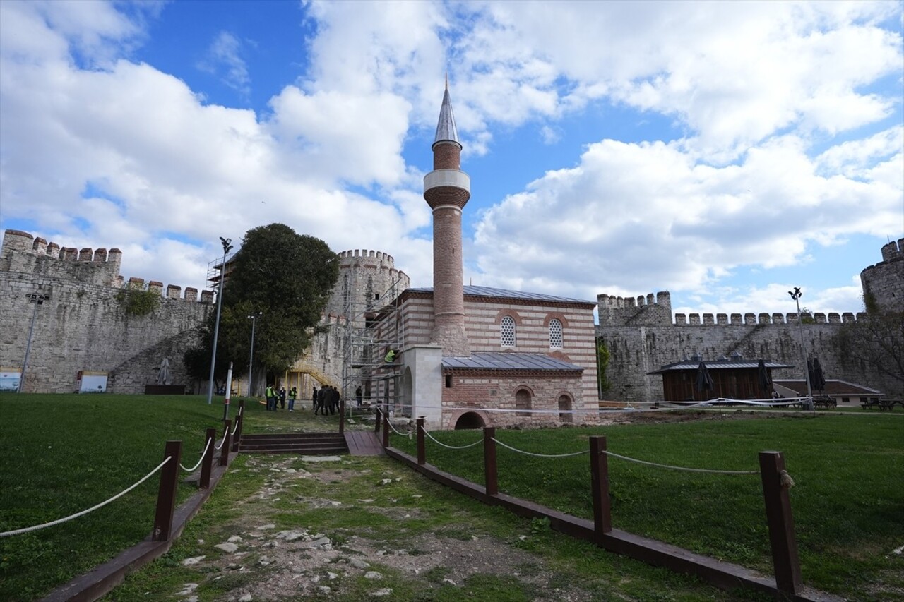 Fatih Sultan Mehmet’in İstanbul'u fethinden sonra Yedikule Hisarı avlusuna inşa ettirerek Ayasofya...