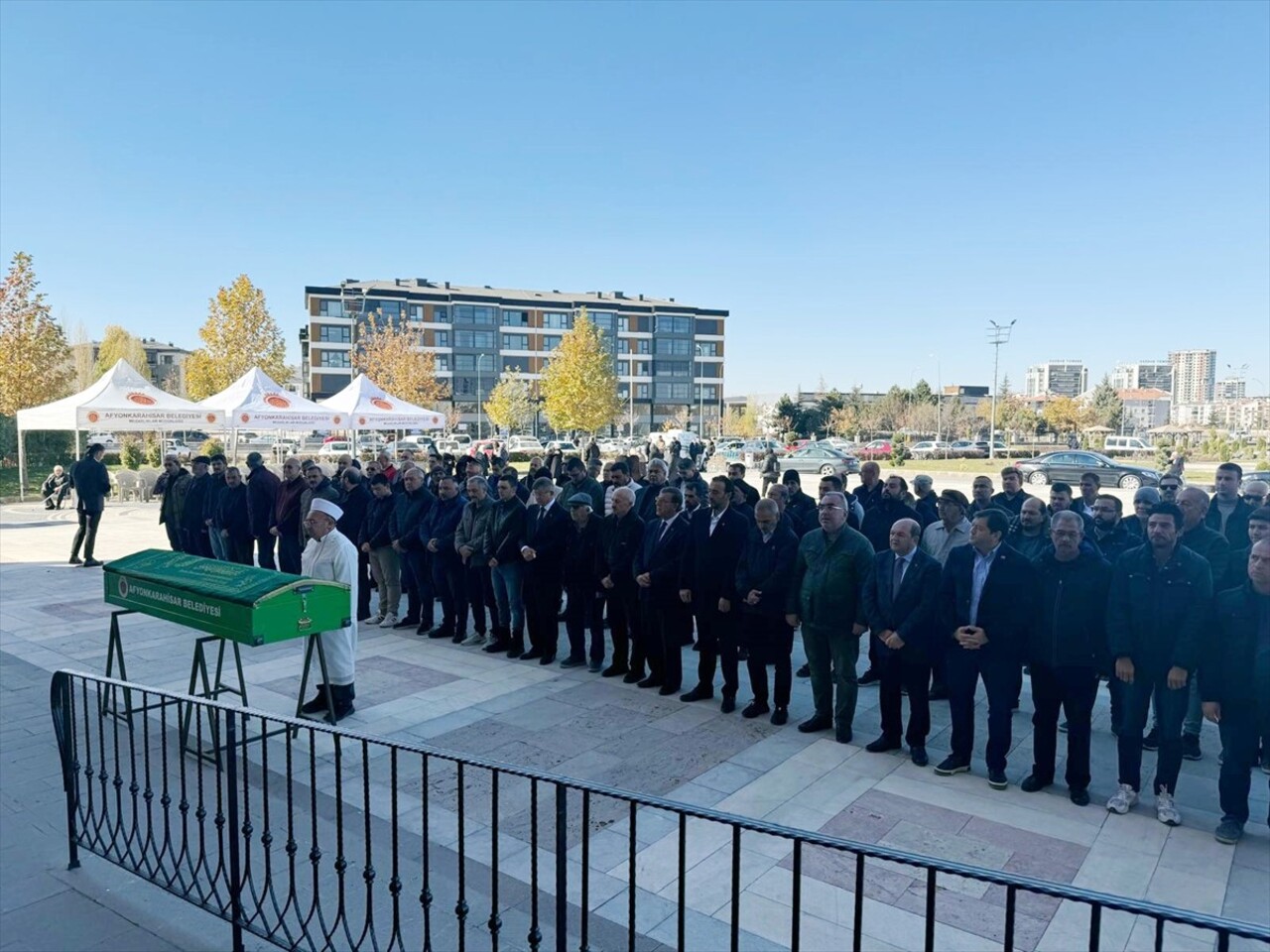 Gelecek Partisi Genel Başkanı Ahmet Davutoğlu, eşi Sare Davutoğlu'nun amcası Orhan Özgür'ün cenaze...