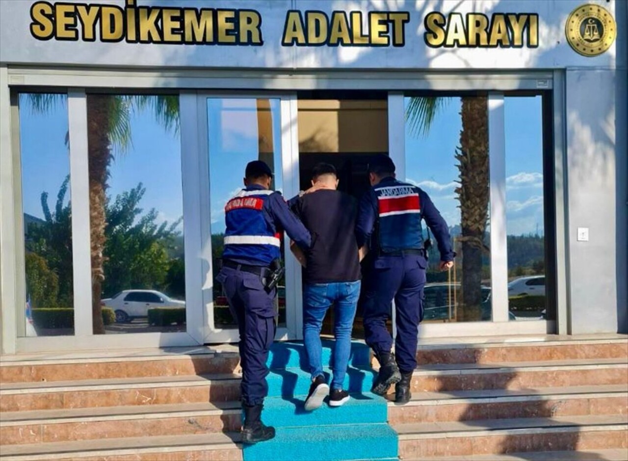 Muğla'nın Seydikemer ilçesinde hakkında 11 yıl 5 ay kesinleşmiş hapis cezası bulunan firari...