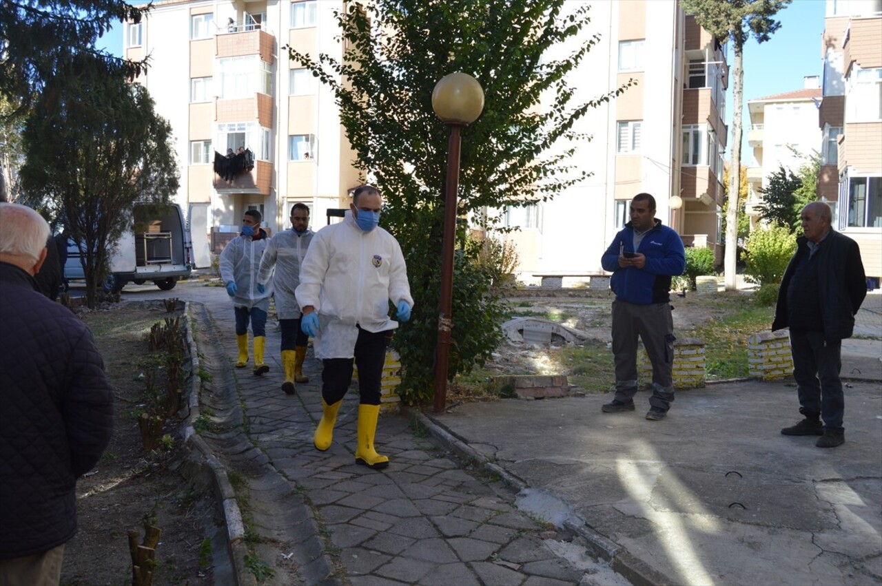 Kırklareli'nin Lüleburgaz ilçesinde çıkan ev yangınında dumandan zehirlenen kadın hayatını...