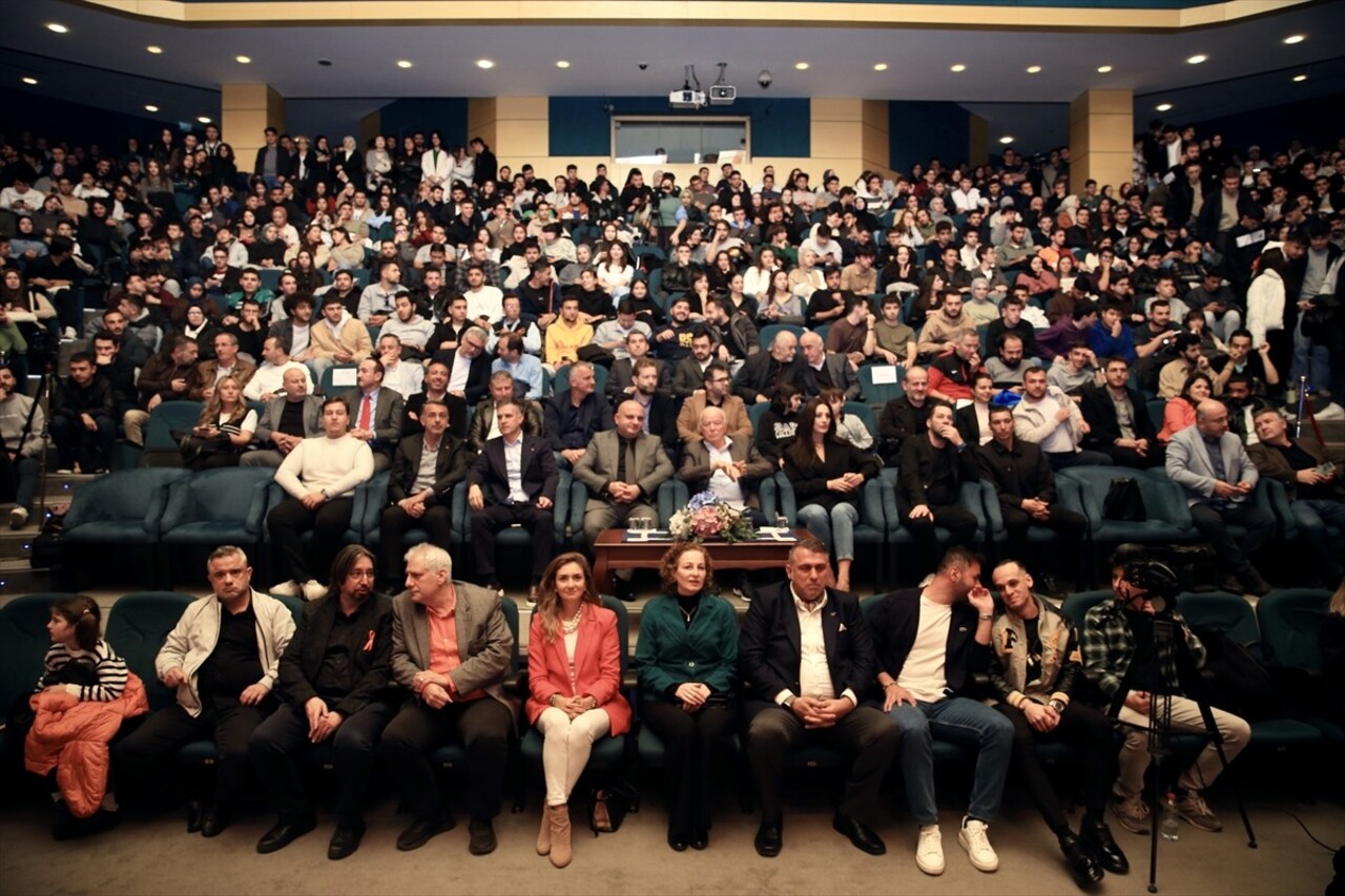 Sakarya Üniversitesi (SAÜ) İşletme Fakültesince başlatılan "Kariyer Söyleşileri" serisinin ilki...