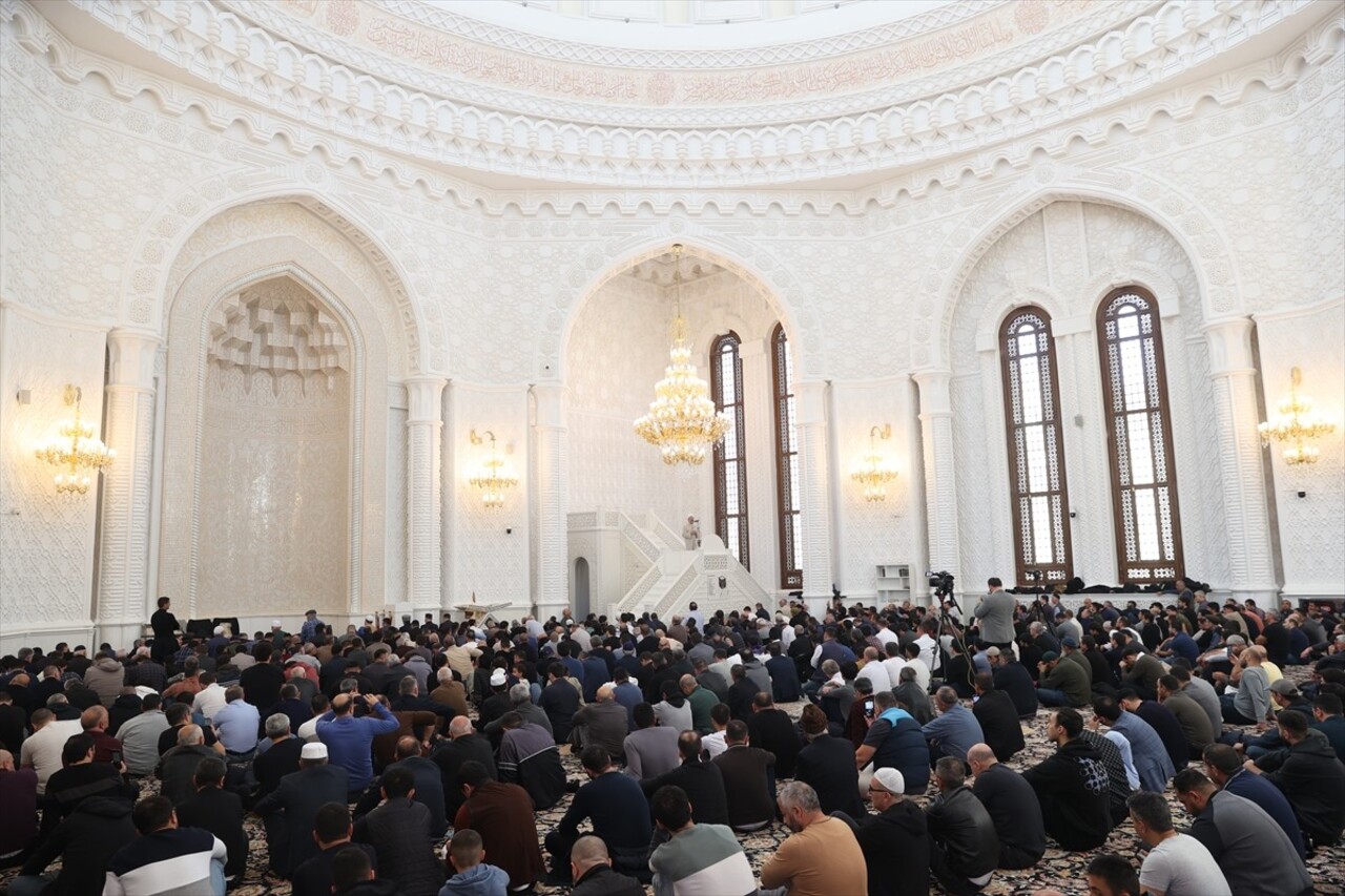 Diyanet İşleri Başkanı Ali Erbaş, Azerbaycan'da düzenlenen "Küresel Dini Liderler Zirvesi"...