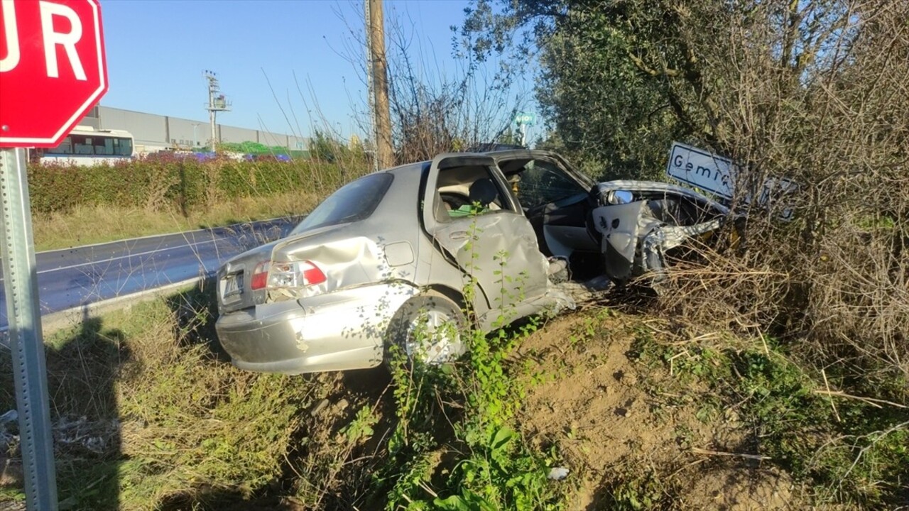 Bursa'nın Orhangazi ilçesinde iki otomobilin çarpışması sonucu 7 kişi yaralandı.