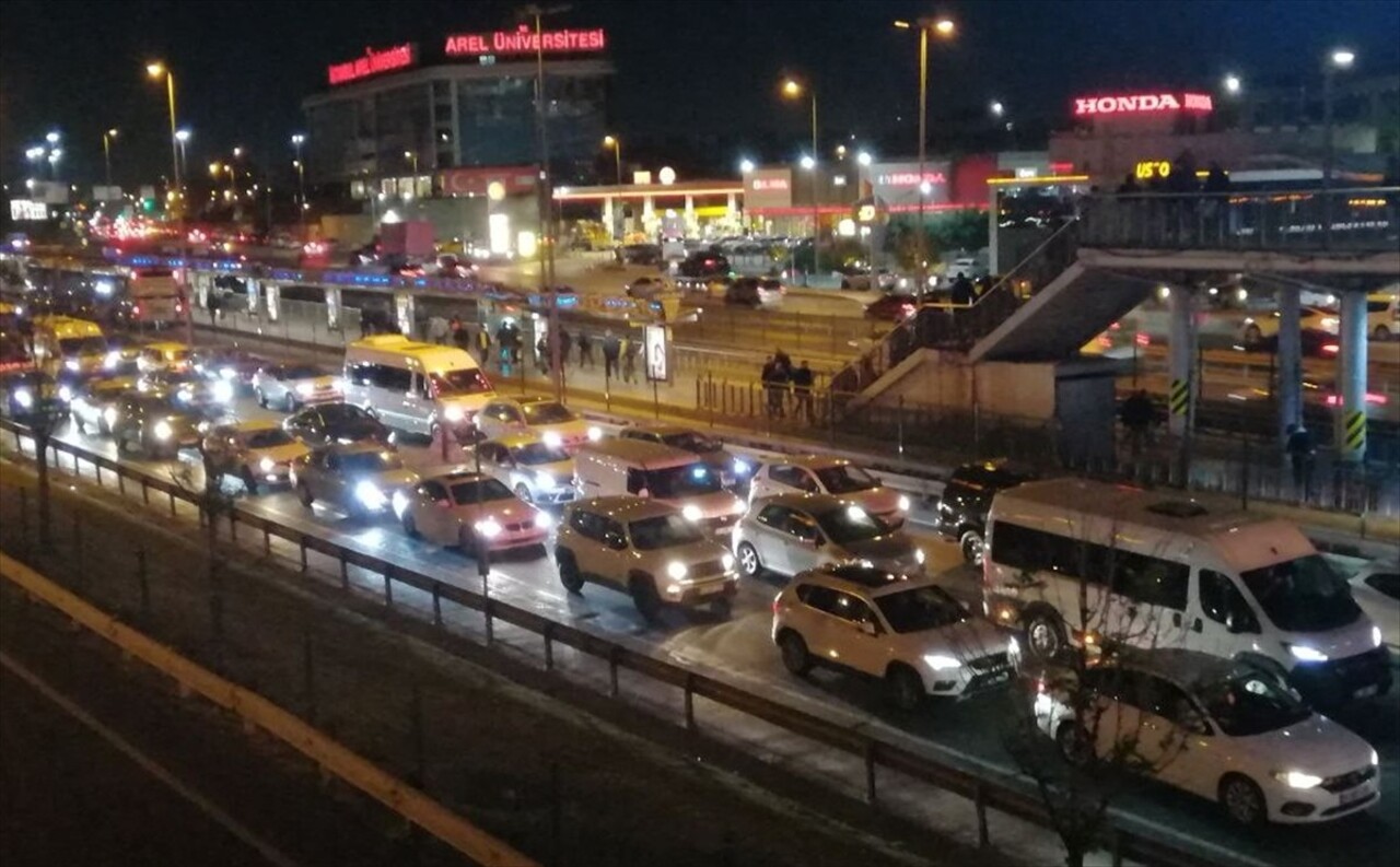 İstanbul'da, okullarda birinci dönem ara tatilinin başlaması ve haftanın son iş günü mesai bitimi...