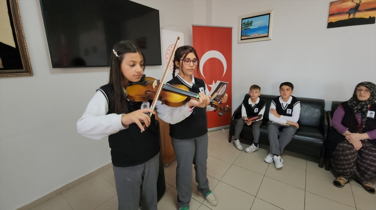 Amasya'nın Suluova ilçesinde 10 Kasım Atatürk'ü Anma Günü ve Atatürk Haftası dolayısıyla...