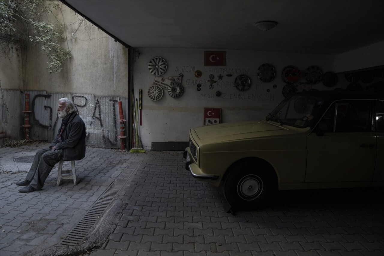 Memur emeklisi 78 yaşındaki Hasan Fehmi Ayan, 1977'de satın aldığı ve orijinal parçalarını hala...