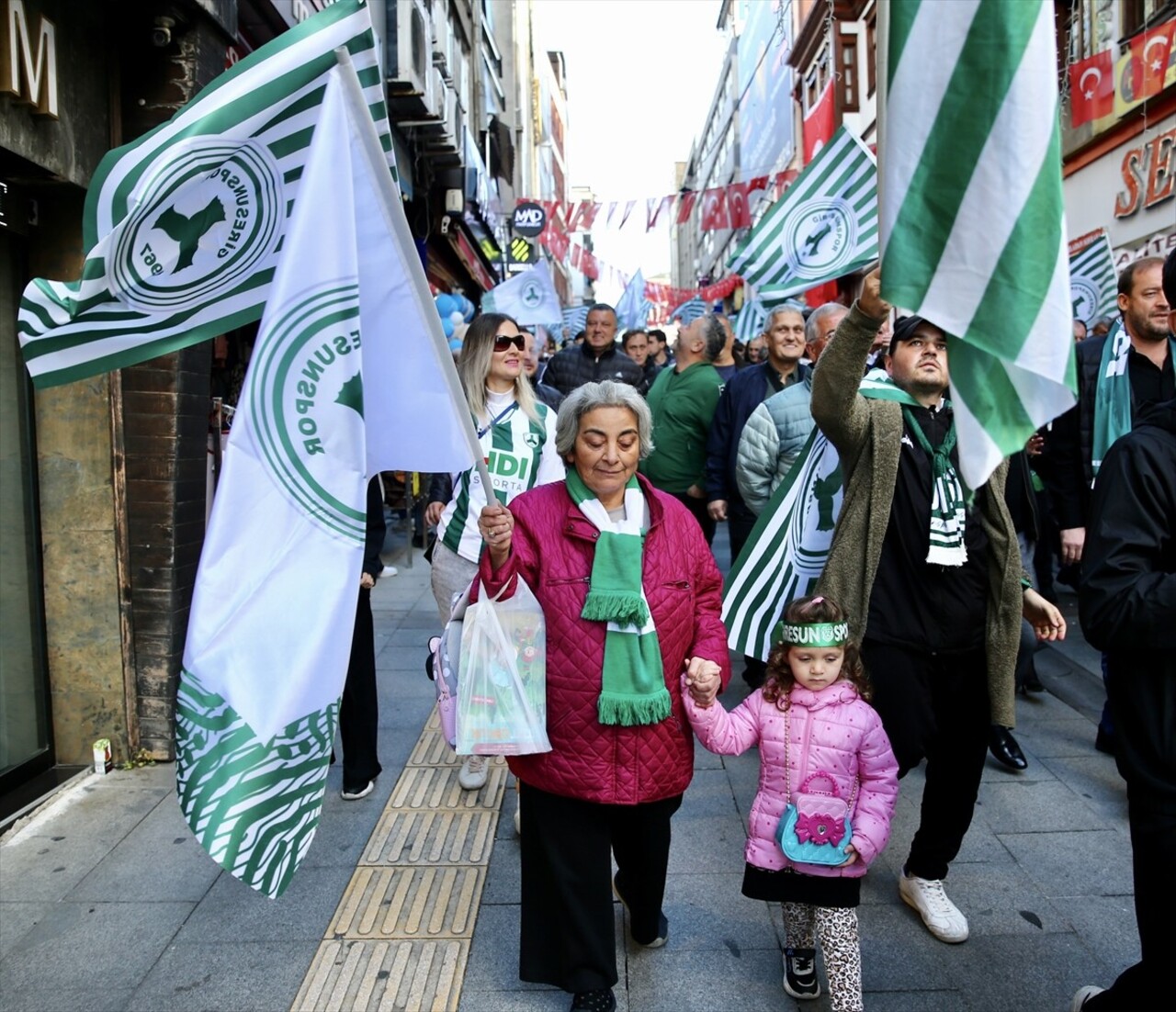 Nesine 2. Lig Kırmızı Grup ekibi Giresunspor'a destek amacıyla yürüyüş gerçekleştirildi. Debboy...